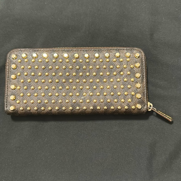 MICHAEL KORS JET SET TRAVEL BROWN MK PVC+GOLD STUD ZIP-AROUND CONTINENTAL WALLET - Picture 1 of 11
